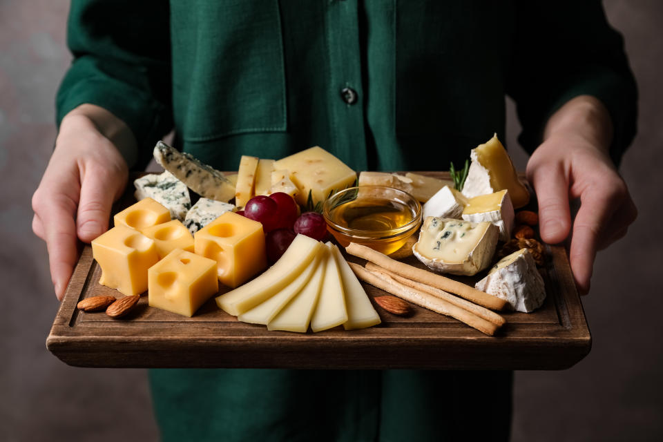 起司等食物含有色胺酸，可以幫助製造快樂賀爾蒙。（圖片來源：Getty Image）