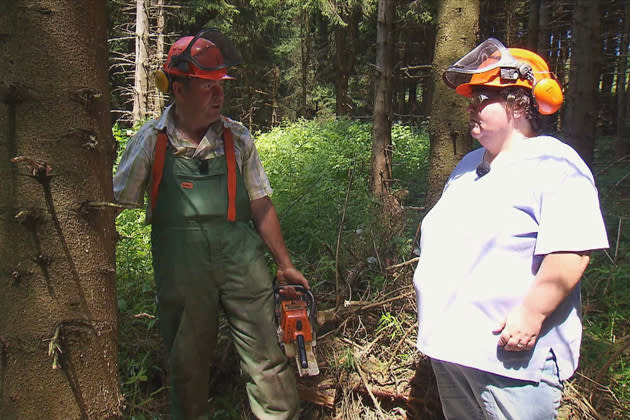 Kettensägenmassaker oder harmonische Teamarbeit? Albert und Sabine im Wald. (Bild: RTL)