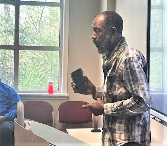 Rev. Charles Washington speaks to students OFTC's Jefferson County campus