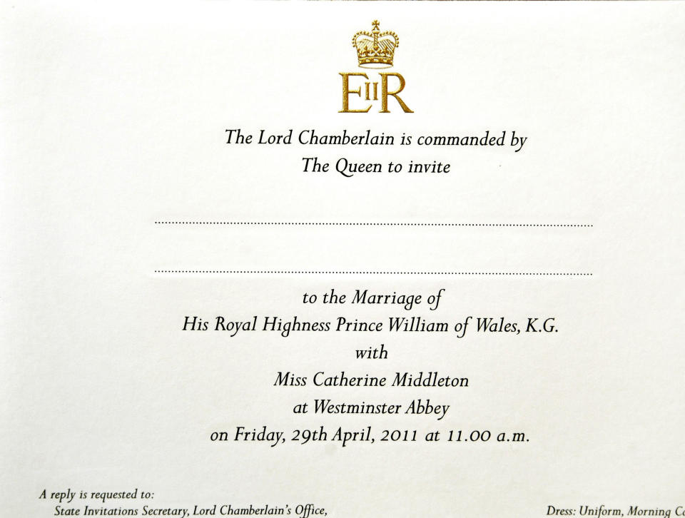 Die Queen verschickt die Hochzeitseinladungen