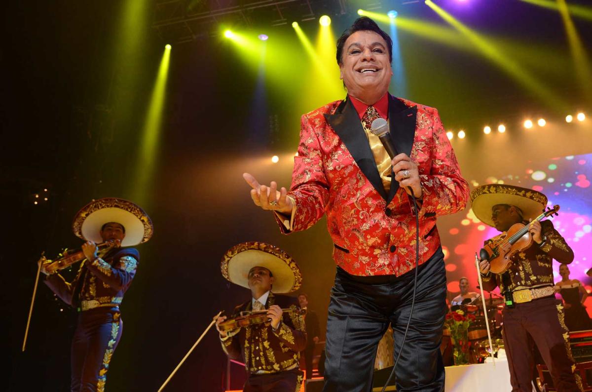 Juan Gabriel canta para México en el primer sencillo del álbum póstumo