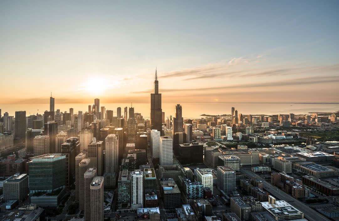 Looking for free things to do in the windy city of Chicago? No problem, we have the article you need right here. Pictured: The Chicago skyline.