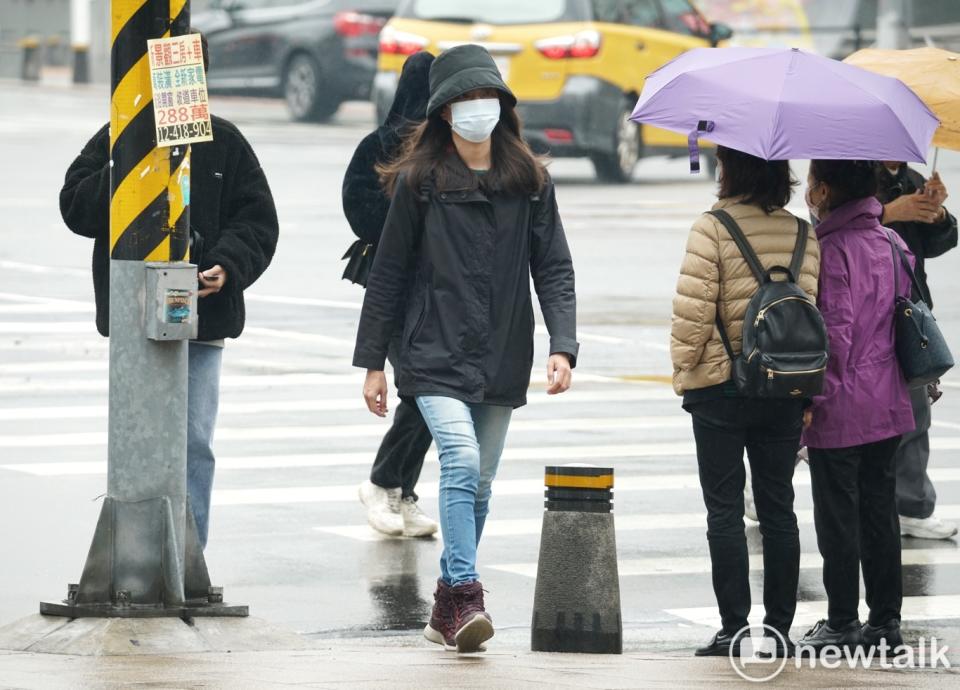 昨日冷空氣逐漸南下，今明轉濕冷，最低溫降至11度左右，並在下週一減弱。(資料照)   圖：張良一／攝