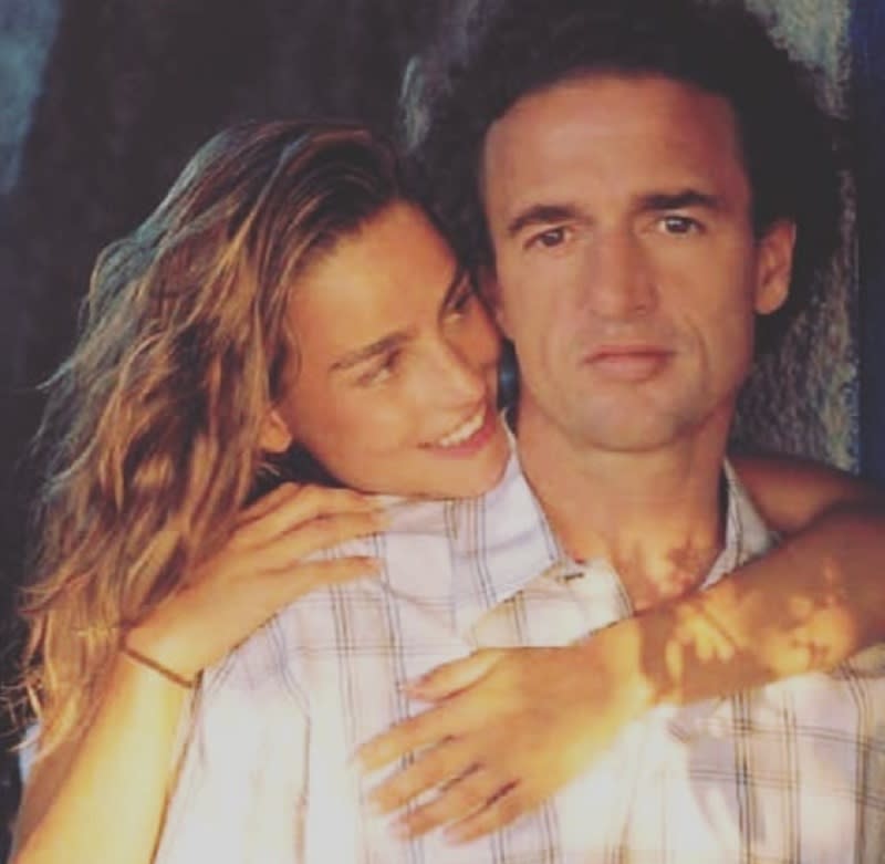 La pareja se conoció en 1999 en Mallorca y tras varios años de estabilidad, anunciaron su separación en 2007. "De esta foto hace casi 20 años", escribió Palacios acompañando a esta imagen en Instagram en noviembre de 2018. (Foto: Instagram / <a href="https://www.instagram.com/p/BqN3CIuBqd7/" rel="nofollow noopener" target="_blank" data-ylk="slk:@laredsocialdemaria;elm:context_link;itc:0;sec:content-canvas" class="link ">@laredsocialdemaria</a>)