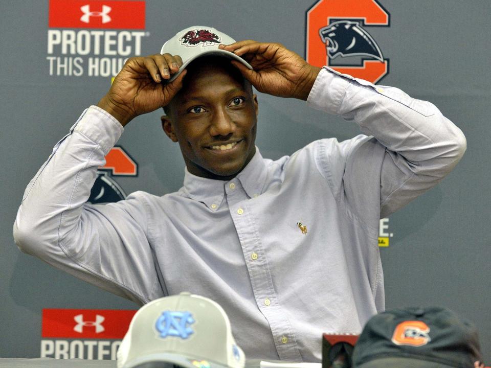 Deebo Samuel announces that he&#8217;ll attend South Carolina during a Dec. 5, 2013 ceremony at Chapman High.