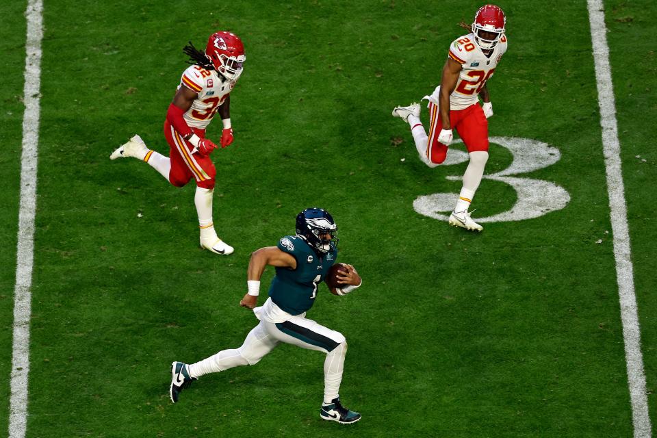 Philadelphia Eagles quarterback Jalen Hurts (1) rushes against the Kansas City Chiefs during the NFL Super Bowl 57 football game Sunday, Feb. 12, 2023, in Glendale, Ariz.