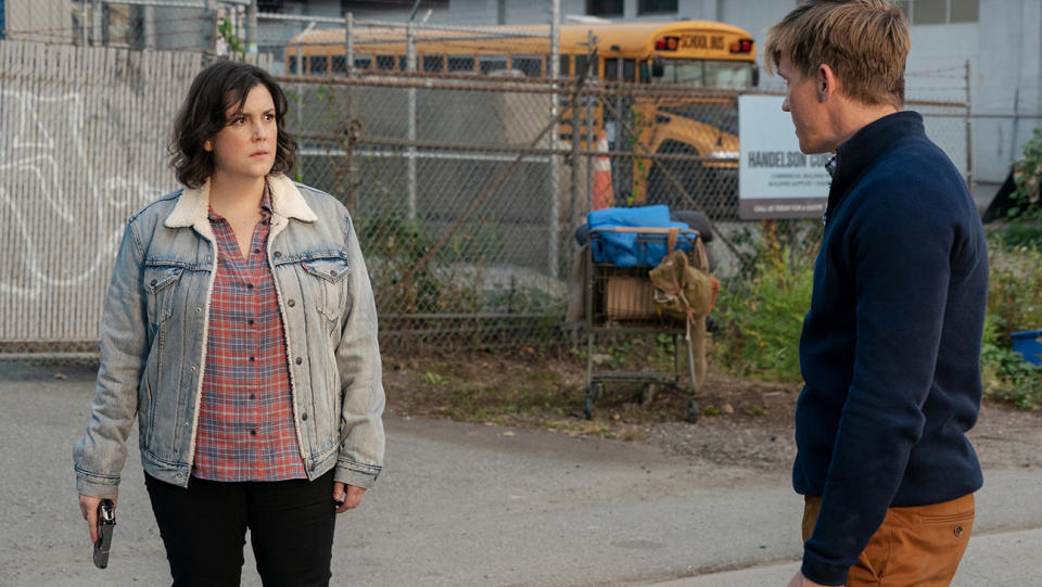 (L-R): Melanie Lynskey as Shauna and Warren Kole as Jeff Sadecki in YELLOWJACKETS