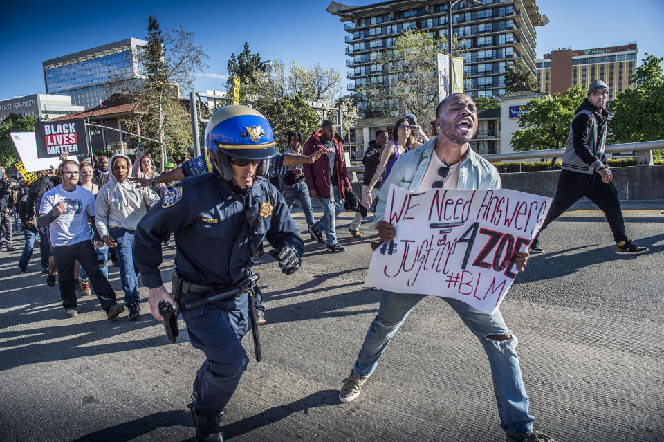 <p>A California Highway Patrol officer chases a participant of the Black Lives Matter march as the group marches on to Interstate 5 in Sacramento on Thursday, March 22, 2018. (Photo: Hector Amezcua/Sacramento Bee via ZUMA Wire) </p>