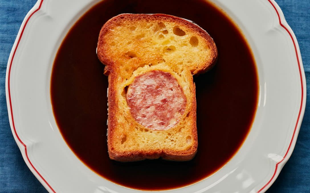 Saucisson brioche with Beaujolais sauce