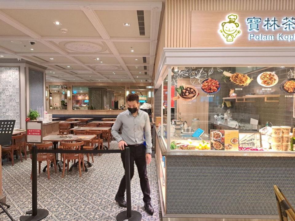 台北市遠百信義「寶林茶室」素食餐廳爆發疑似食物中毒，台北市長蔣萬安要求台北所有分店勒令停業。（陳君瑋攝）