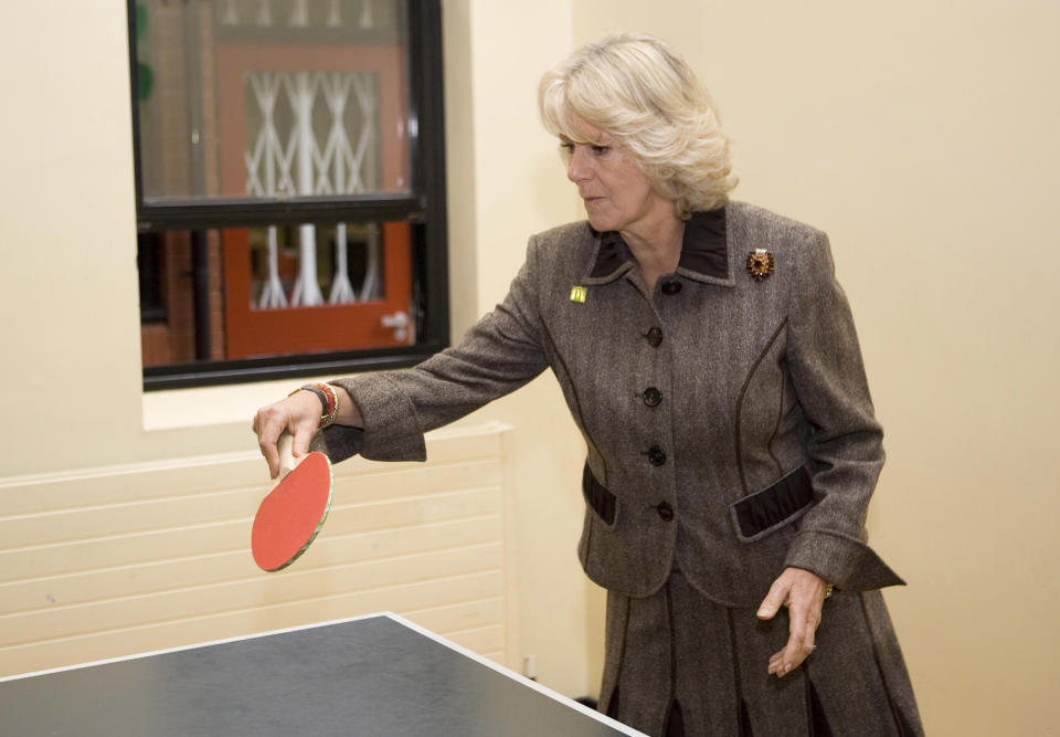 La reina consorte Camilla en Wokingham, Inglaterra. (Photo by Anwar Hussein Collection/ROTA/WireImage)