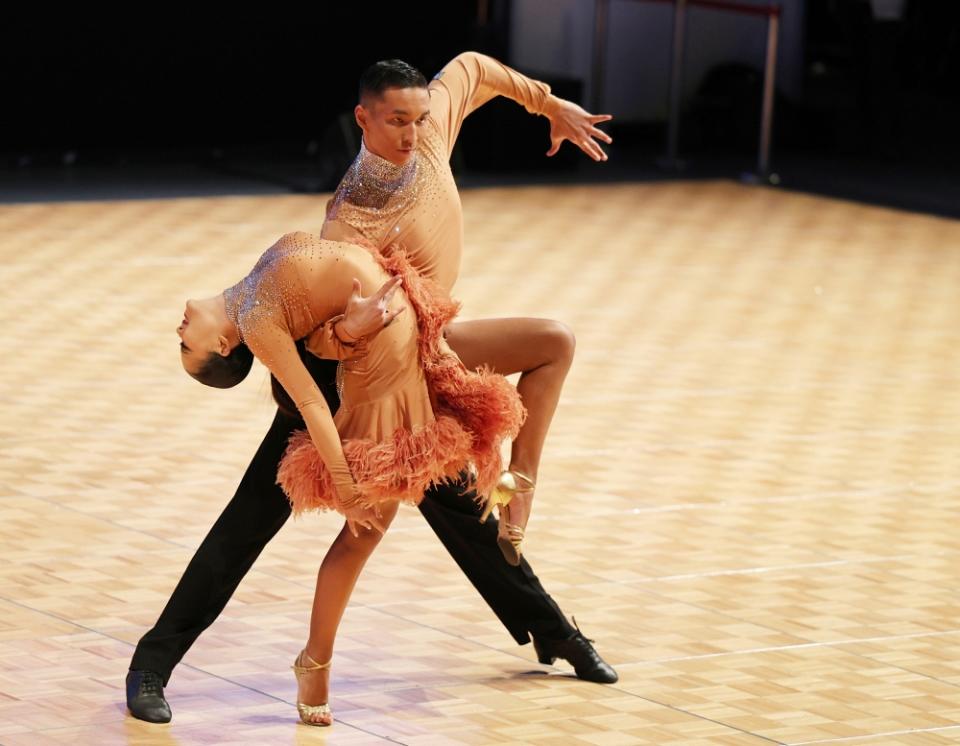 馬學謙、梁子正在倫巴舞比賽中。