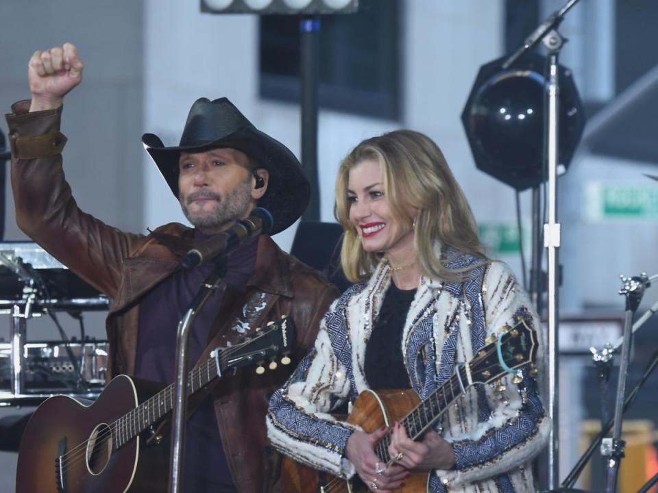 Faith Hill and Tim McGraw performing in New York City in 2017 (Getty Images)