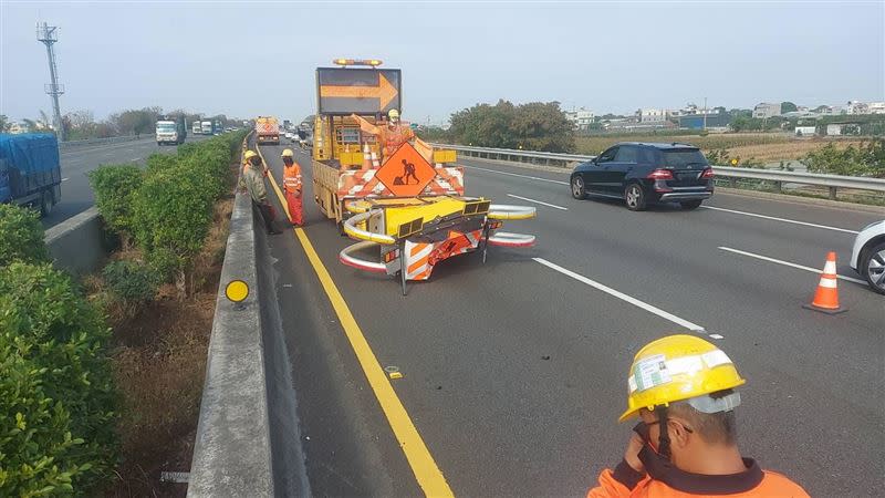 民眾行駛國道應注意路況，避免分心。（圖／翻攝畫面）