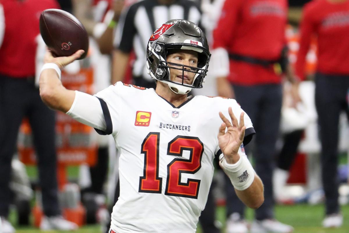 Buccaneers' Tom Brady, Chiefs' Patrick Mahomes share 'Madden NFL 22' cover  