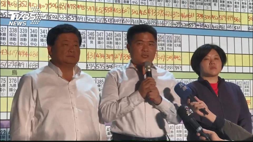 國民黨副秘書長顏寬恒（中）諷刺陳吉仲。(圖／TVBS資料照) 