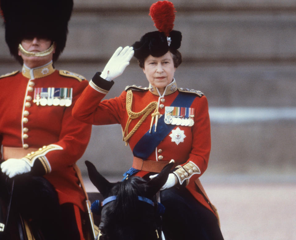 Die Königin zu Pferd in den 1980er Jahren bei „Trooping the Colour“ [Foto: PA]