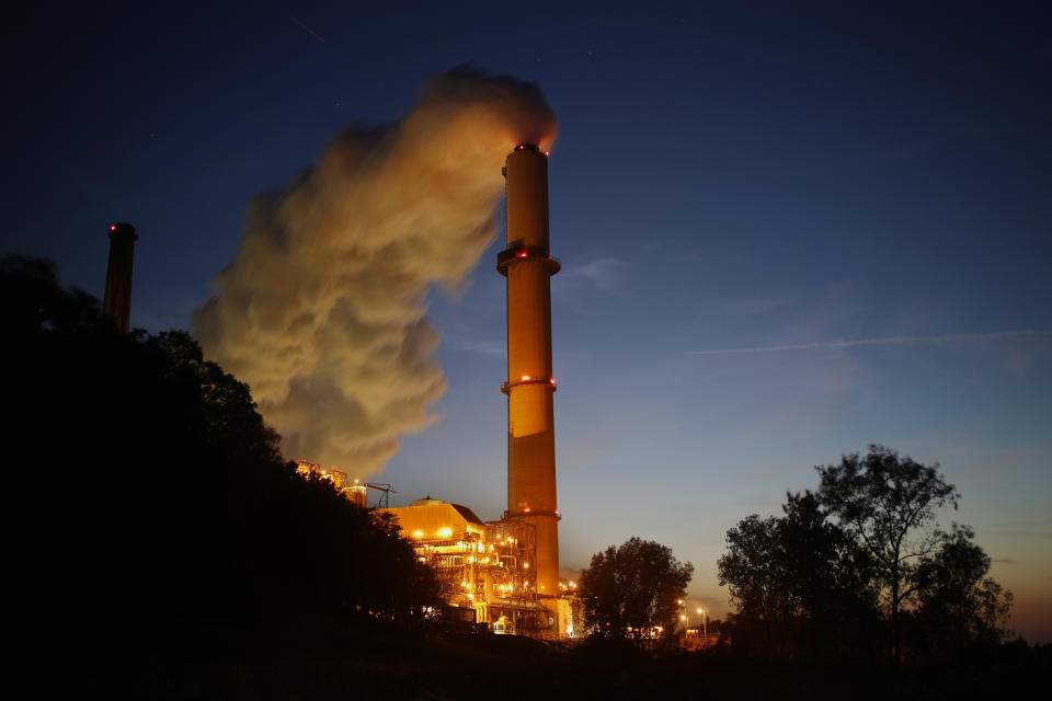 <span class="s1">Emissions rise from the Bailly Generating Station on the shore of Lake Michigan in 2015. (Photo: Luke Sharrett/Bloomberg via Getty Images)</span>