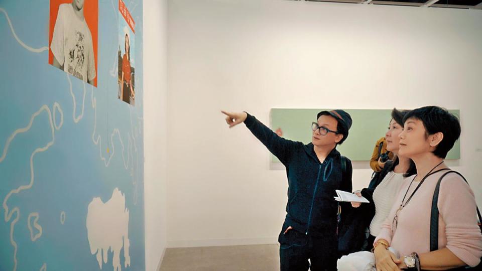 姚謙（左）近年對紀錄片多所關注，《一個人的收藏》是他監製的作品。（翻攝自moviemovie.com.tw）