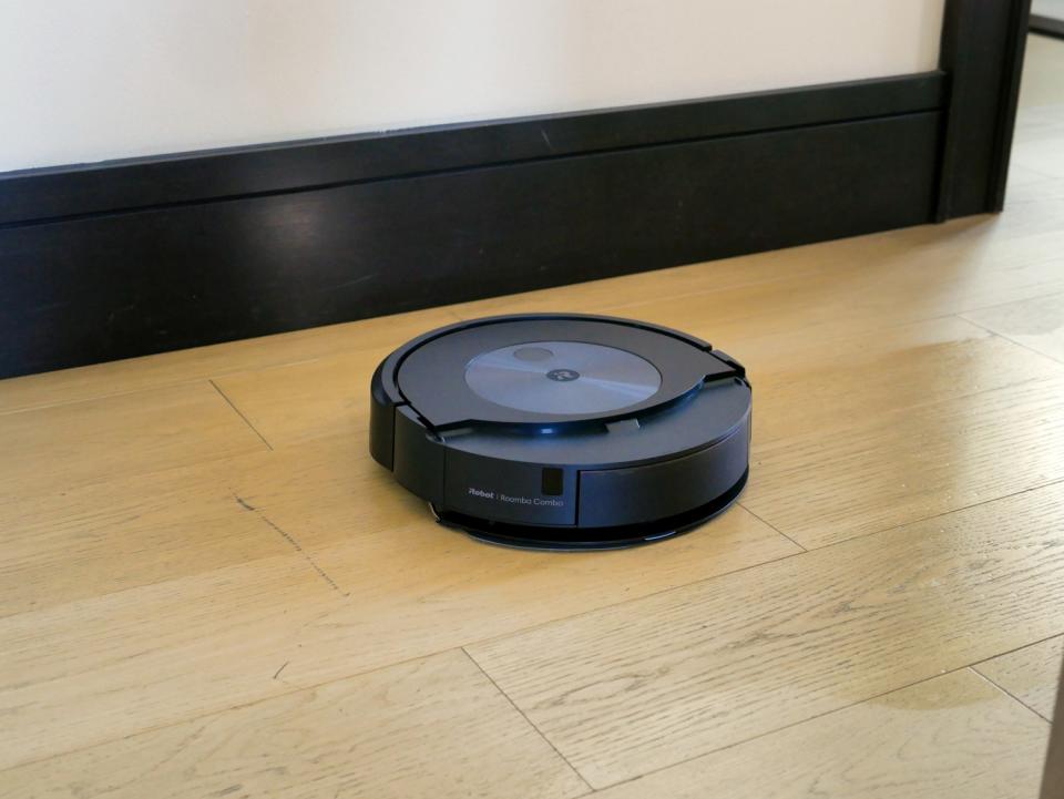 iRobot Roomba Combo j7+ hands on first look