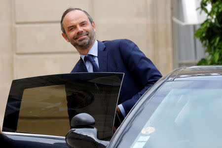 French Prime Minister Edouard Philippe leaves the Elysee Palace in Paris, France, following the weekly cabinet meeting, September 6, 2017. REUTERS/Philippe Wojazer
