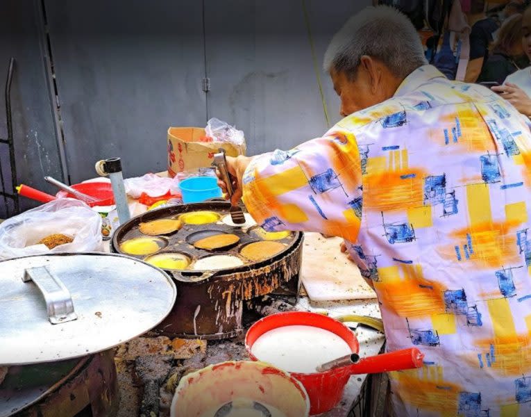 ah loh apam balik - apam making 