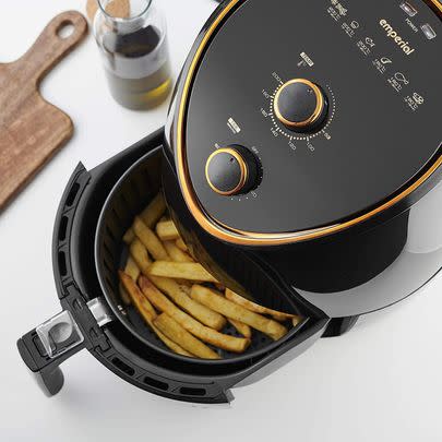 This five-star rated air fryer