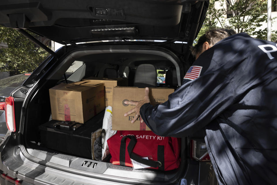 Federal agents put evidence boxes into a car outside a Park Avenue high-rise on Thursday, Sep. 1, 2022, in New York. FBI agents and Homeland Security Investigations personnel searched properties linked to Viktor Vekselberg, a close ally of Russian President Vladimir Putin U.S. federal agents on Thursday simultaneously searched properties in Manhattan, the posh beach community of Southampton, N.Y., and on an exclusive Miami island that have been linked to the billionaire Russian oligarch whose $120 million yacht was seized in April. (AP Photo/Yuki Iwamura)