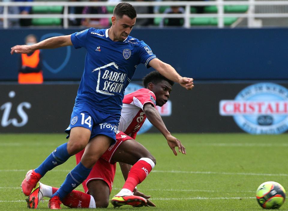 Troyes' French midfielder Dylan Chambost (L) fights for the ball with Monaco's French midfielder Aurelien Tchouameni during the French L1 football match between ES Troyes AC and AS Monaco at Stade de l'Aube in Troyes, north-eastern France on August 29, 2021. (Photo by FRANCOIS NASCIMBENI / AFP) (Photo by FRANCOIS NASCIMBENI/AFP via Getty Images)