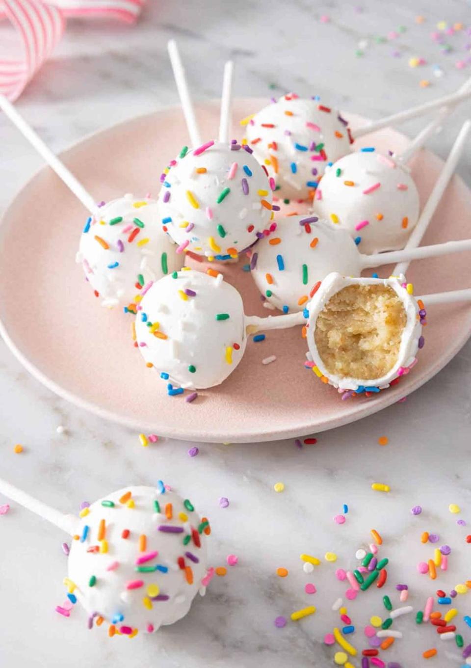 16) Cake Pops