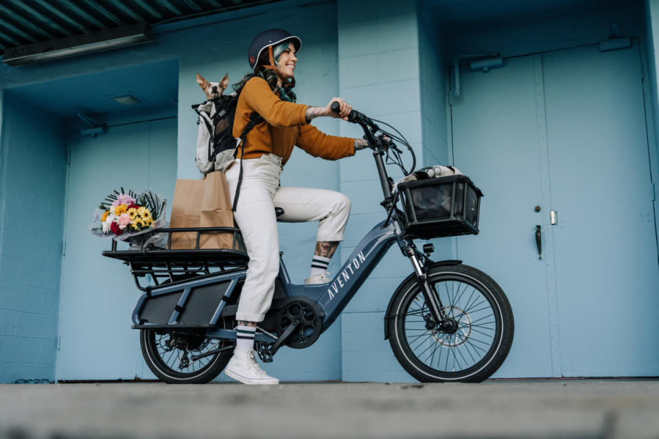 Do everything (and carry everything) with the Aventon Abound electric cargo bike.<p>Aventon</p>