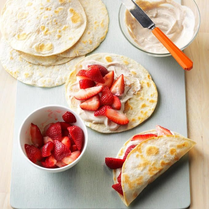 Fresh Strawberry Breakfast Tacos Exps Bbbz16 194812 D07 08 6b 12