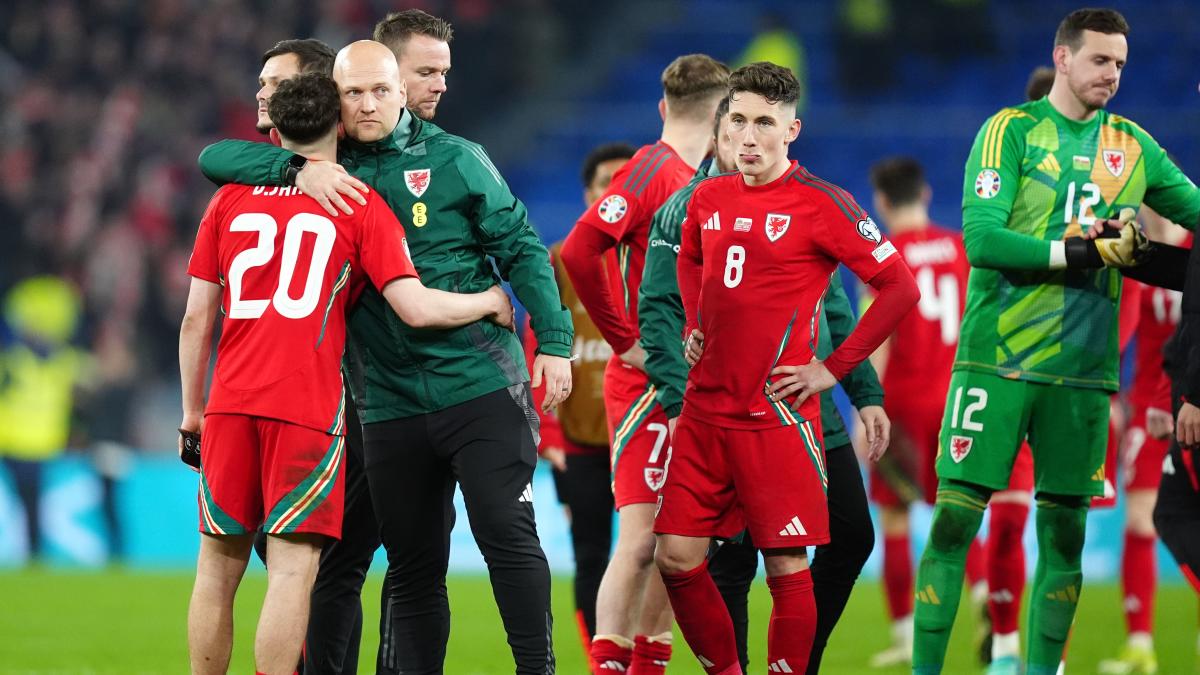 Euro 2024 play-off final: Wales fans distraught after defeat