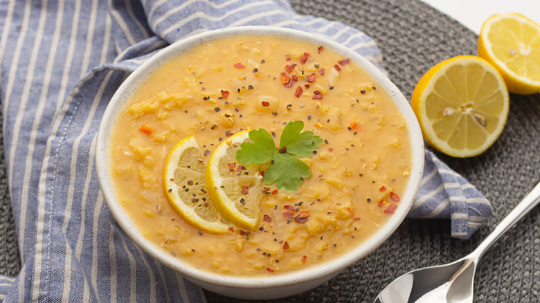 Lentil soup with sliced lemons