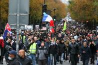 Selon des chiffres du ministère de l'Intérieur, le nombre de manifestants au total en France s'élevait pour ce samedi 16 novembre à 28.000, dont 4700 à Paris, selon l'AFP. Un chiffre en nette baisse comparé à celui de l'année dernière où la journée du 17 novembre avait rassemblé plus de 287.000 personnes sur tout le territoire. Quant au nombre d'individus interpellés dans la capitale, il s'élevait à la fin de la journée à 147 personnes selon la préfecture de police ©Michel Stoupak/NurPhoto via Getty Images