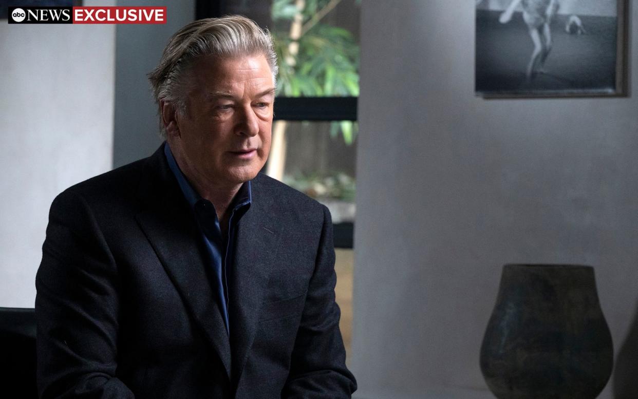 Im Interview beteuerte Alec Baldwin: "Ich habe nicht abgedrückt!" (Bild: 2021 ABC via Getty Images/Jeff Neira)