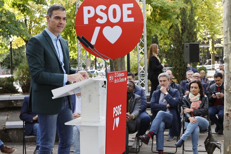 El presidente del Gobierno español, Pedro Sánchez, toma medidas contra la inflación. Fracasó con un congelamiento de precios de alimentos.