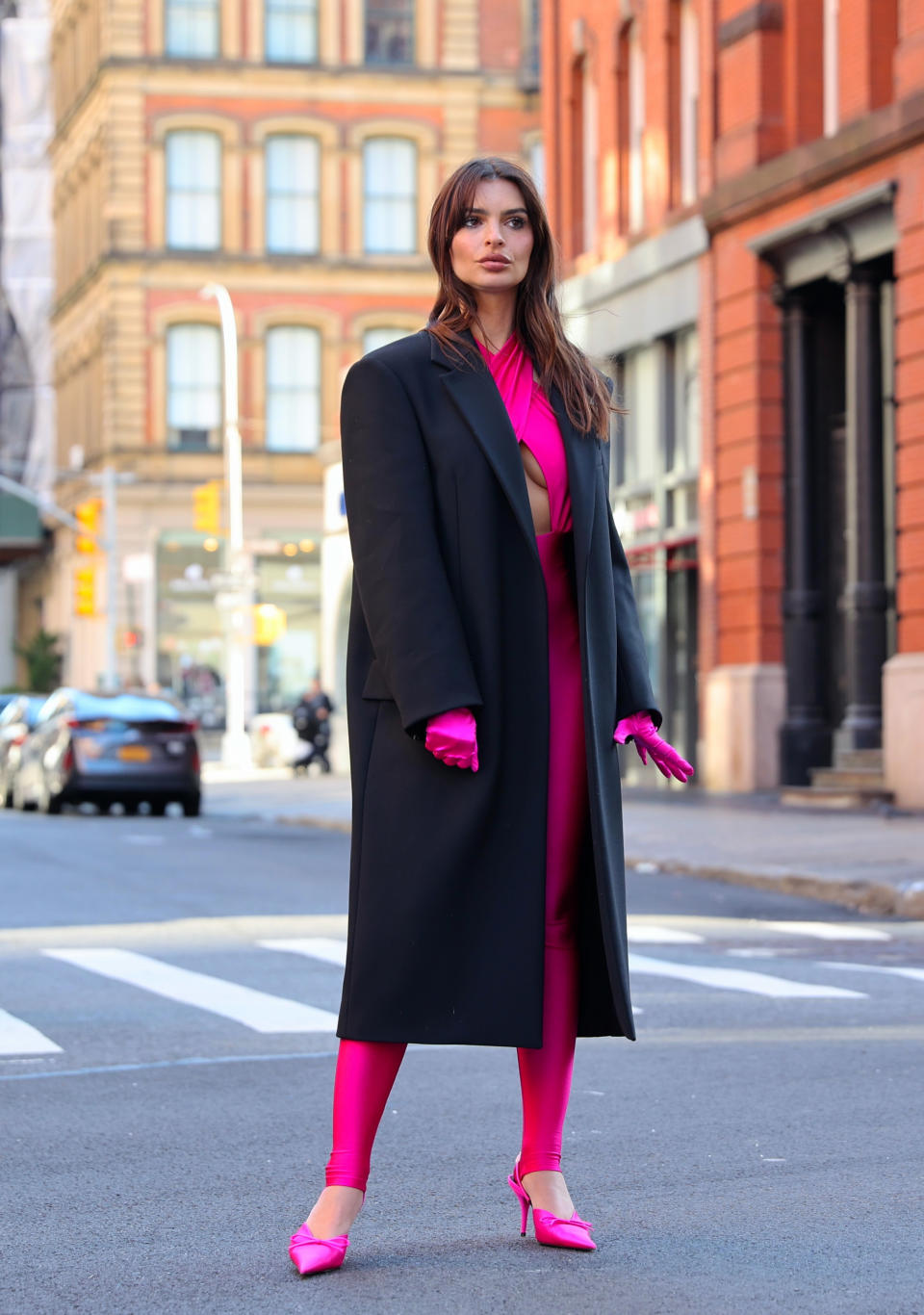 NEW YORK, NY - DECEMBER 14: Emily Ratajkowski is seen filming a "Maybelline" commercial on December 14, 2023 in New York City.  (Photo by Jose Perez/Bauer-Griffin/GC Images)