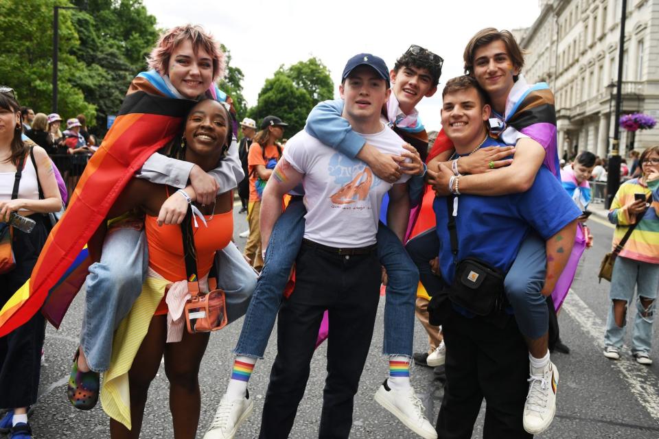 LONDON, ENGLAND - JULY 02: The cast of Heartstopper (L-R) Kizzy Edgell, Corinna Brown, Kit Connor, Joe Locke, Tobie Donovan and Sebastian Croft attend Pride in London 2022: The 50th Anniversary - Parade on July 02, 2022 in London, England. (Photo by Chris J Ratcliffe/Getty Images)