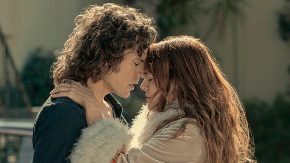 Sam Claflin (Billy Dunne), Riley Keough (Daisy Jones)