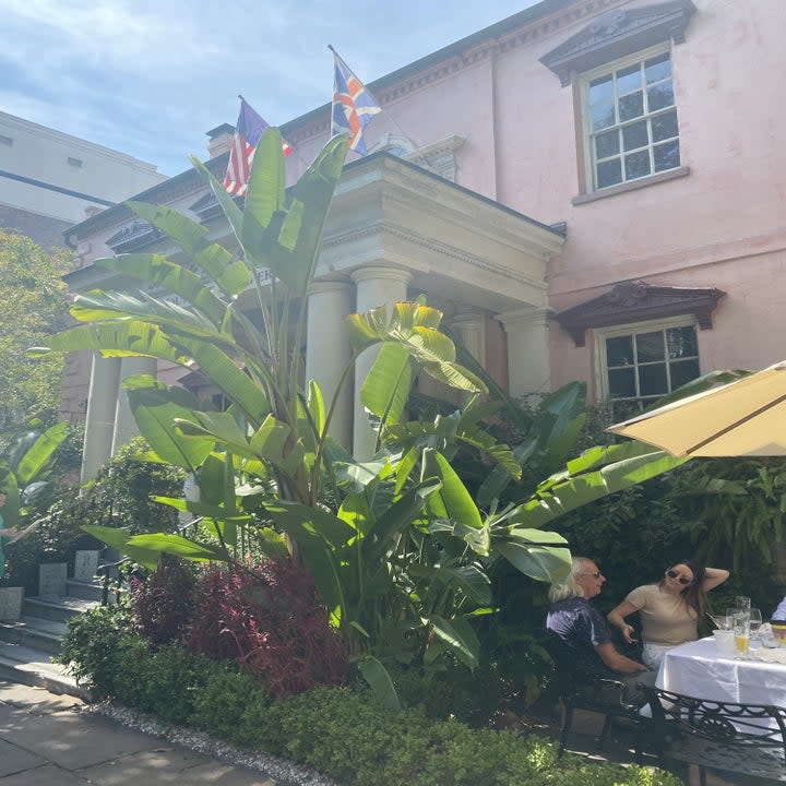 exterior of the olde pink house in savannah