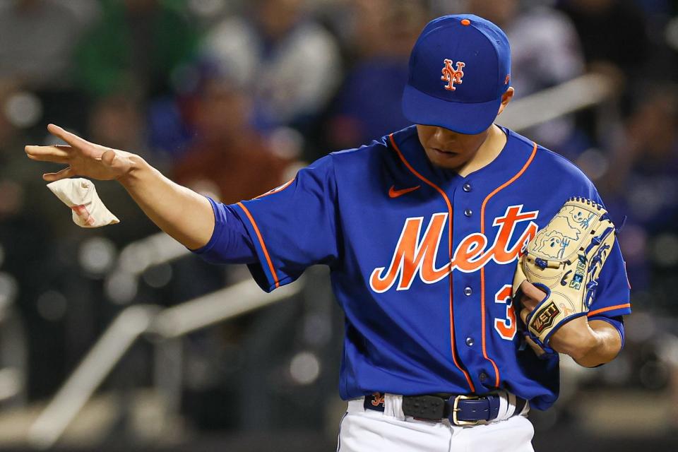 Sep 27, 2023; New York, NY, USA; New York Mets starting pitcher Kodai Senga (34) drops a rosin bag during the fifth inning against the Miami Marlins at Citi Field.