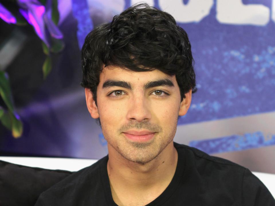 joe jonas 2012 bangs