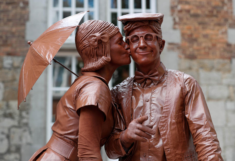 <p>Artists called “Le couple en chocolat” take part in the festival “Statues en Marche” in Marche-en-Famenne, Belgium, July 22, 2018. (Photo: Yves Herman/Reuters) </p>