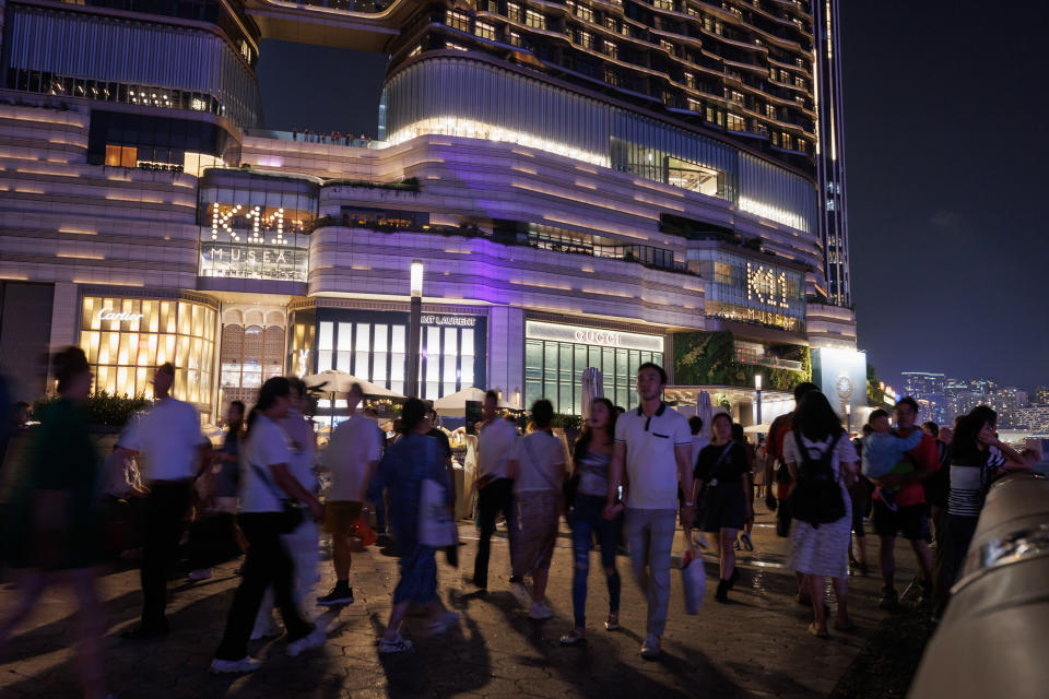 The Avenue of Stars and K11 Musea unveiled Hong Kong’s first cultural waterfront market, “Night Market by the Sea” this September. 