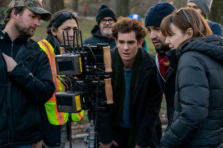 Lin-Manuel Miranda dirige a Andrew Garfield en Tick, Tick...BOOM! (Macall Polay/NETFLIX/)