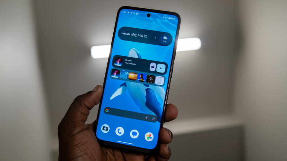 The Moto G Power 5G 2024 home screen indoors