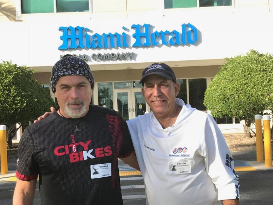 El capitán Manuel Rodríguez-Lestón (der.) y Nino Fraguela cuando visitó Miami en el 2017.