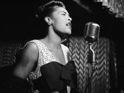 Billie Holiday gilt als emotionalste Sängerin des Jazz und Souls - und ihr Gesangsstil als Inbegriff von Coolness. Doch seit eh und je wurde ihr auch eine gewisse Aufmüpfigkeit nachgesagt, tatsächlich wehrte sie sich stets gegen jede Art von Bevormundung. Die Bedeutung der Sängerin, die 1959 an einer Lebenzirrhose starb, wurde erst viel, viel später gewürdigt. (Bild: SWR / The William P. Gottlieb Collection/The Library of Congress)