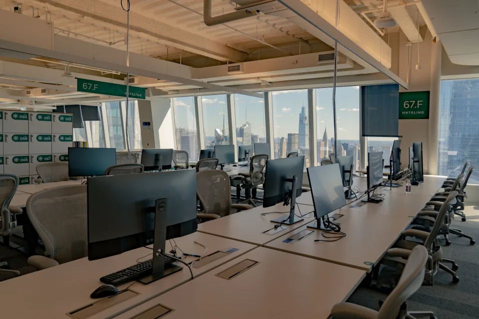FILE PHOTO: Work space at Facebook New office at 30 Hudson Yards, New York, Wednesday 29 September 2021. (Photo : Amir Hamja/Bloomberg)